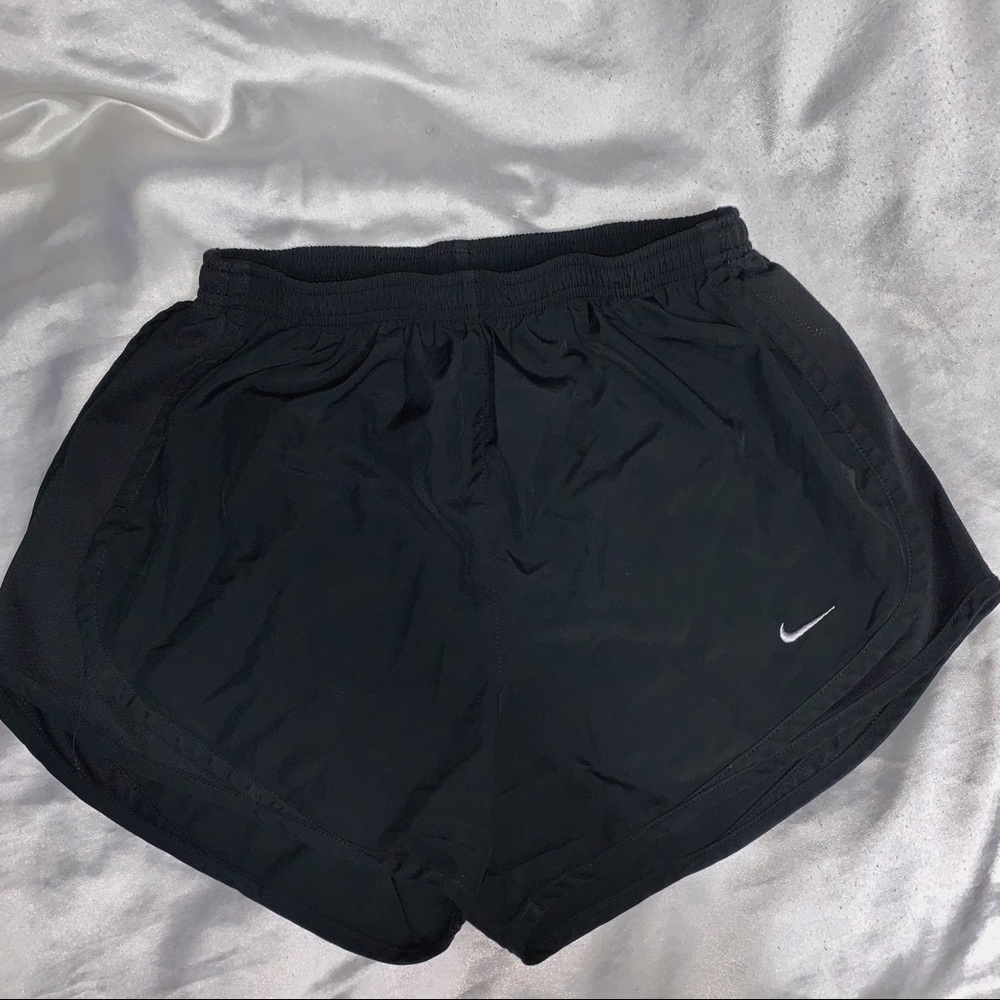 MUST GO 🗣 Black Nike Sports Short